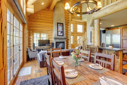 Ski-in/ski-out Mountain Village Condo w/ Hot Tub!