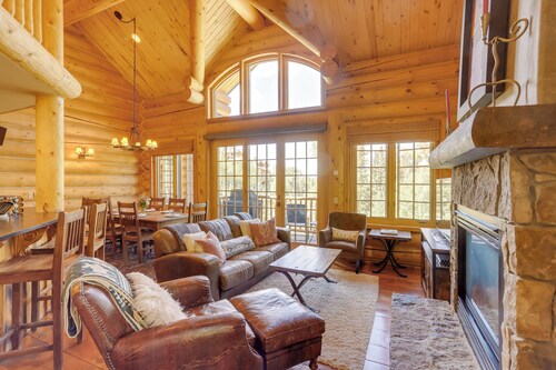 Ski-in/ski-out Mountain Village Condo w/ Hot Tub!