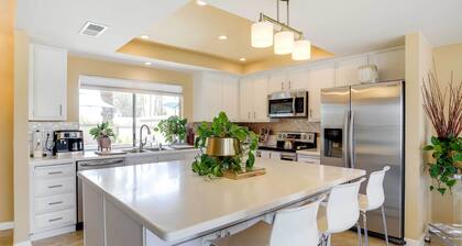 2 Mi to Indian Wells: Palm Desert Home w/ Fire Pit