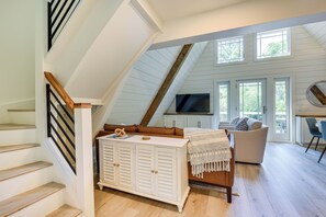 Interior - Santa Rosa Beach A-frame > 1 Mi to Ocean! (Santa Rosa Beach)