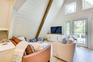 Interior - Santa Rosa Beach A-frame > 1 Mi to Ocean! (Santa Rosa Beach)