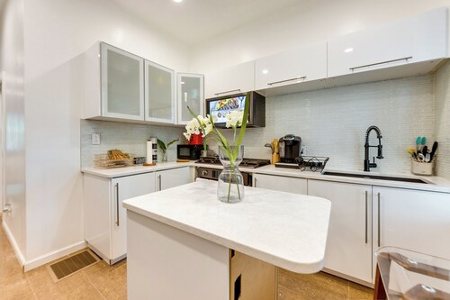 Stylish St Louis Gem With Fire Pit Access!