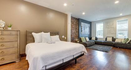 Stylish St Louis Gem With Fire Pit Access!