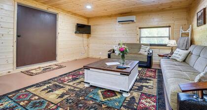 Charming Cabin Near Roaring River State Park!