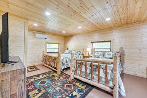 Apartment (0 Bedroom) | Interior - Charming Cabin Near Roaring River State Park! (Eagle Rock)