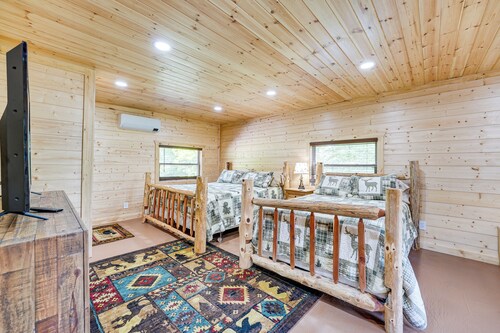 Charming Cabin Near Roaring River State Park!