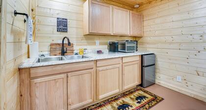 Charming Cabin Near Roaring River State Park!