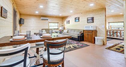 Charming Cabin Near Roaring River State Park!