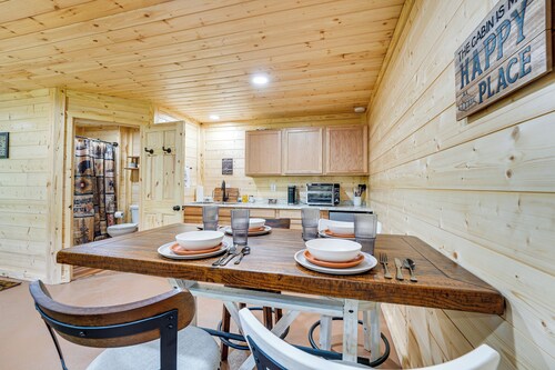 Charming Cabin Near Roaring River State Park!
