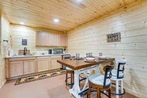 Apartment (0 Bedroom) | Interior - Charming Cabin Near Roaring River State Park! (Eagle Rock)