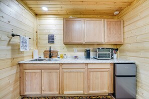 Interior - Charming Cabin Near Roaring River State Park! (Eagle Rock)