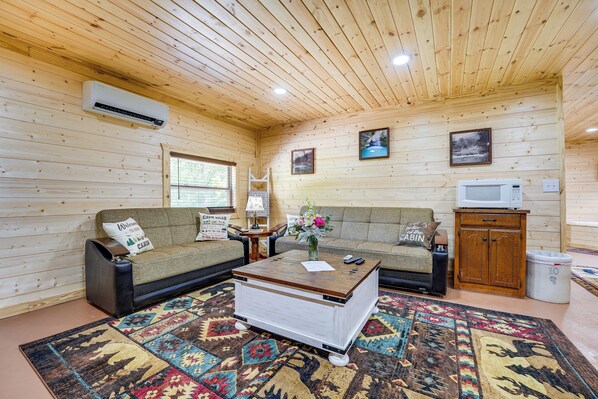 Apartment (0 Bedroom) | Interior - Charming Cabin Near Roaring River State Park! (Eagle Rock)