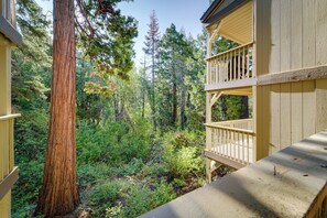Apartment (2 Bedrooms) | Interior - 1 Mi to Lake Tahoe: Condo w/ Deck in Kings Beach! (Kings Beach)