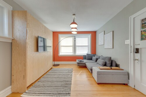 Inviting St Louis Apartment - Great Location!
