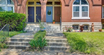 St Louis Vacation Rental ~ 2 Mi to Downtown