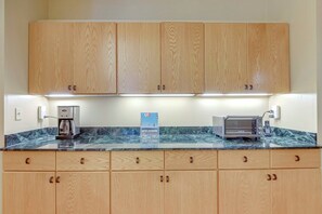 Interior - Central West End Condo < 1 Mi to Forest Park! (St. Louis)