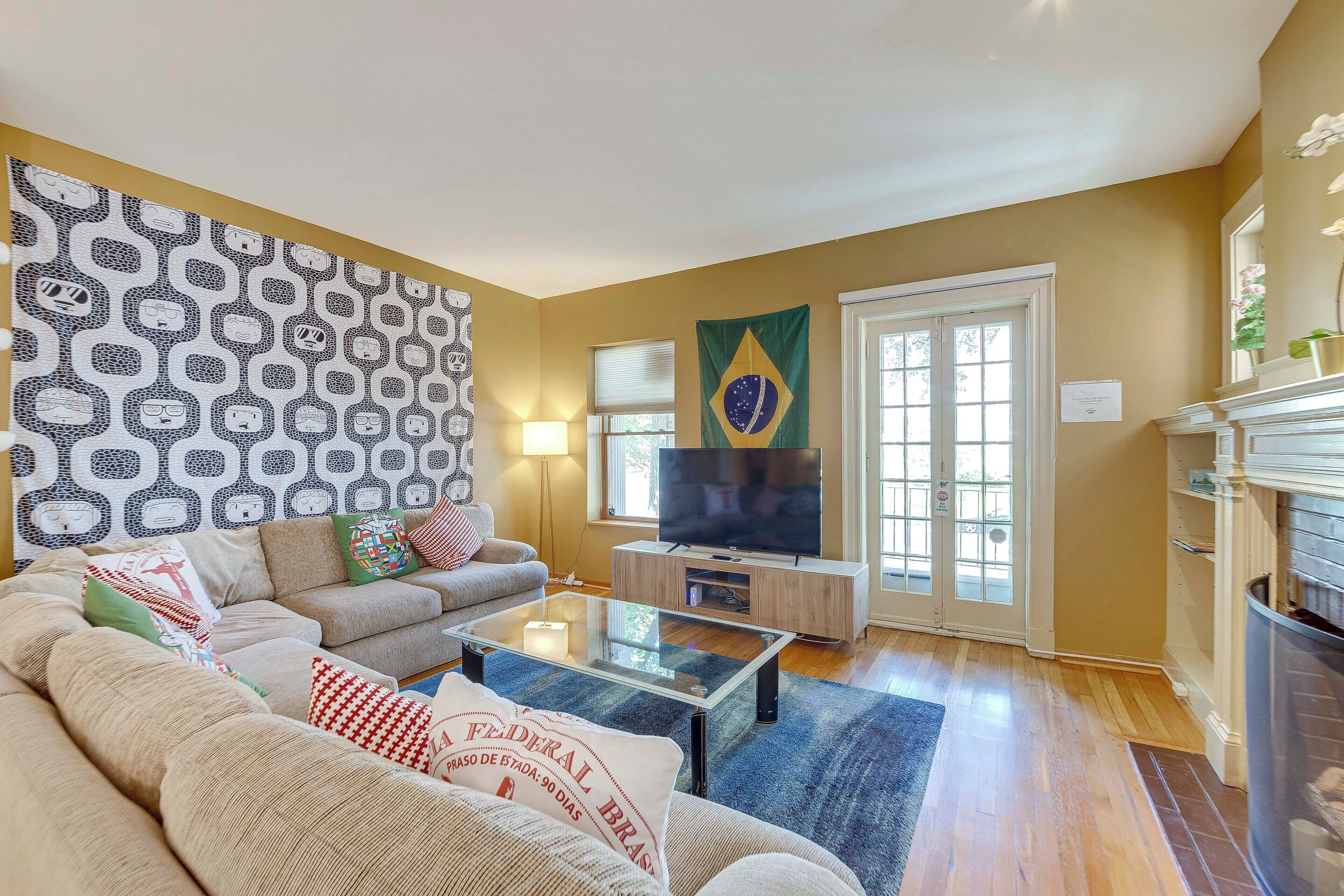 Căn hộ (2 Bedrooms) | Khu phòng khách | Sách 