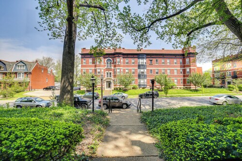 Central West End Condo < 1 Mi to Forest Park!