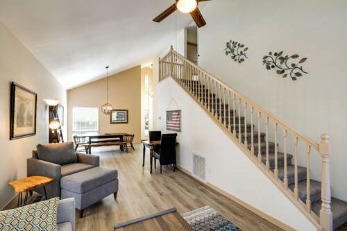 6 Mi to Downtown: Flagstaff Townhome w/ Deck