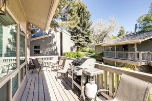 Interior - 6 Mi to Downtown: Flagstaff Townhome w/ Deck (Flagstaff)