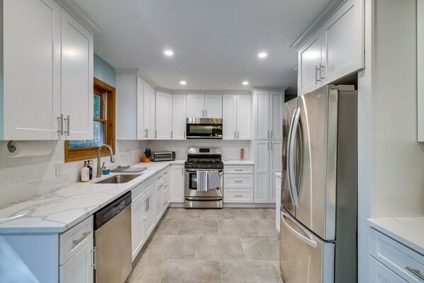 Maison (4 Bedrooms) | Cuisine privée | Four à micro-ondes, un four, surface de cuisson, lave-vaisselle