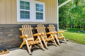 House (2 Bedrooms) | Interior - Secluded Poconos Cabin: 75 Acres & Fire Pit! (East Stroudsburg)