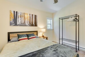 House (2 Bedrooms) | Interior - Secluded Poconos Cabin: 75 Acres & Fire Pit! (East Stroudsburg)