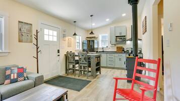 House (2 Bedrooms) | Interior