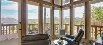 Hot Tub & Views: Summit County Ski Getaway!