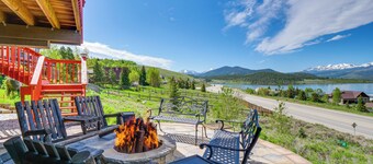 Hot Tub Relaxation: Luxe Summit Gem w/ Mtn Views
