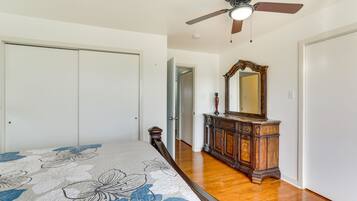 House (3 Bedrooms) | 3 bedrooms, iron/ironing board, bed sheets