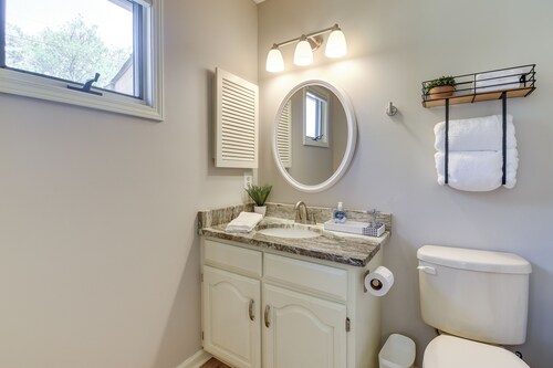 Walk to North Myrtle Beach: Family-friendly Home!
