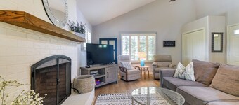 Walk to North Myrtle Beach: Family-friendly Home!