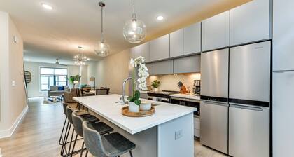 Modern + Stylish Condo: 5 Mi to Downtown Charlotte