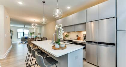 Modern + Stylish Condo: 5 Mi to Downtown Charlotte