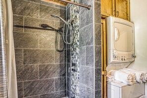 House (3 Bedrooms) | Interior - 3 Mi to Shaver Lake: Cozy 'bears Hideaway' Cabin! (Shaver Lake)