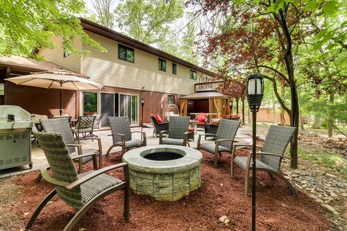 Camelback Pocono Getaway w/ Hot Tub & Games!