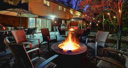 Pocono Mtn Retreat w/ Hot Tub & Fall Views!
