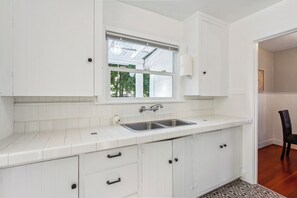 Interior - Charming Eugene Retreat: Private Hot Tub & Yard! (Eugene)