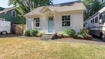 House (1 Bedroom) | Interior