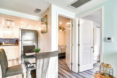 Remodeled Seminole Apt + Yard: 3 Mi to Beach!