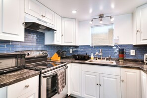 Apartment (2 Bedrooms) | Interior - 3 Mi to Beach: Remodeled Seminole Apt w/ Yard! (Seminole)