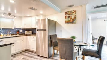 Apartment (2 Bedrooms) | Front of property