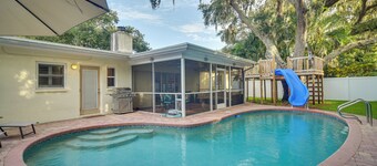 Private Pool, Slide & Treehouse: Largo Retreat