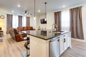 Interior - 9 Mi to Airport: Commerce City Townhome w/ Deck (Commerce City)