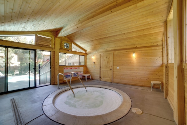 Interior - Mammoth Lakes Vacation Rental: 1 Mi to Ski Area! (Mammoth Lakes)