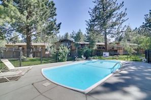 Interior - Mammoth Lakes Vacation Rental: 1 Mi to Ski Area! (Mammoth Lakes)