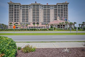 Exterior - North Myrtle Beach Oceanfront Condo w/ Pool Access (North Myrtle Beach)