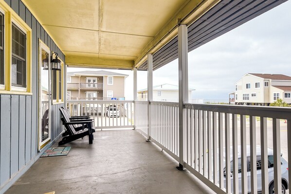 Apartment (1 Bedroom) | Interior - Steps to Ocean: North Myrtle Beach Condo w/ Porch! (North Myrtle Beach)