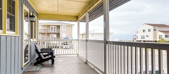 Steps to Ocean: North Myrtle Beach Condo w/ Porch!
